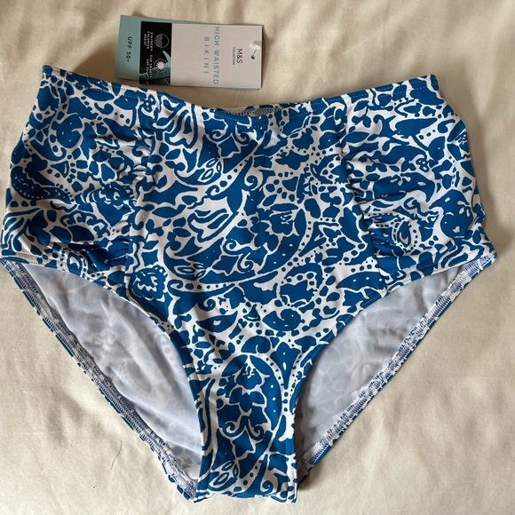 NWT - Print bikini with bandeau top and high-waisted bottoms. - Picture 4 of 10